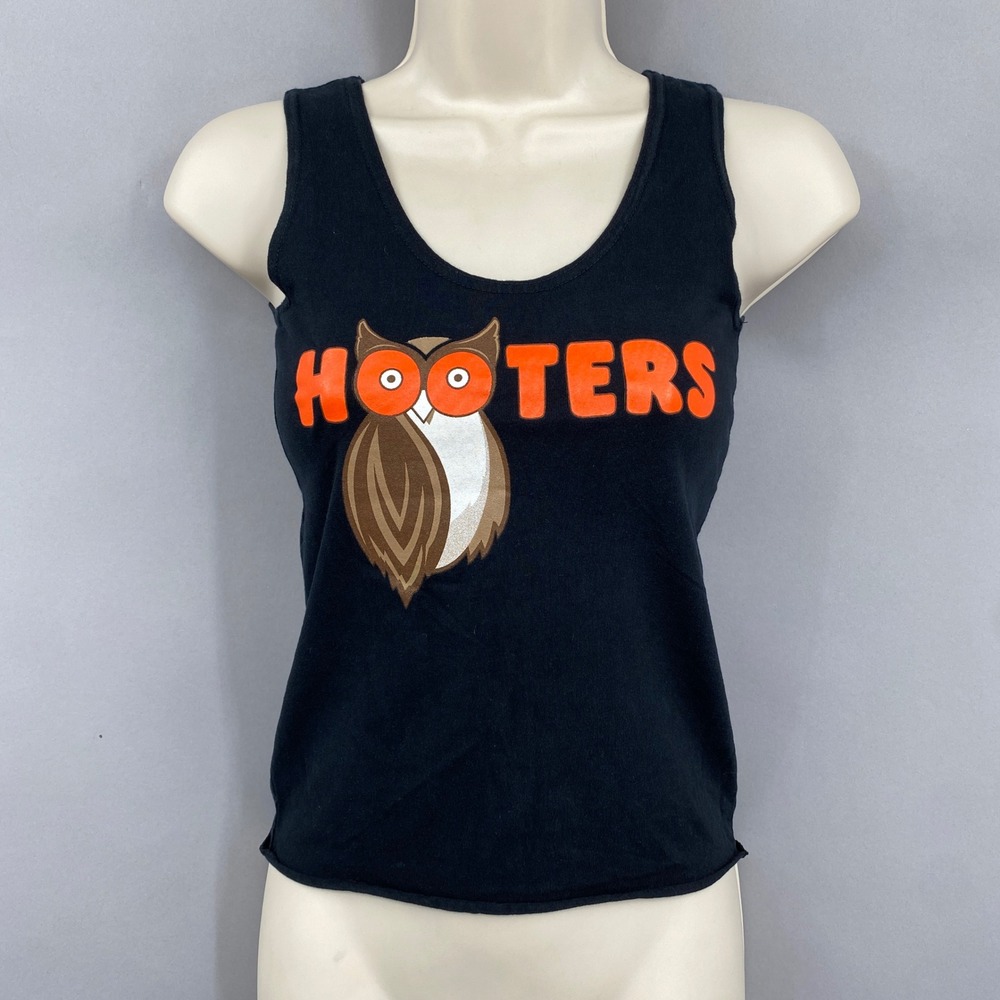 Hooters Tank Top Womens Small Black Graphic Owl Logo Sleeveless Restaurant Tee